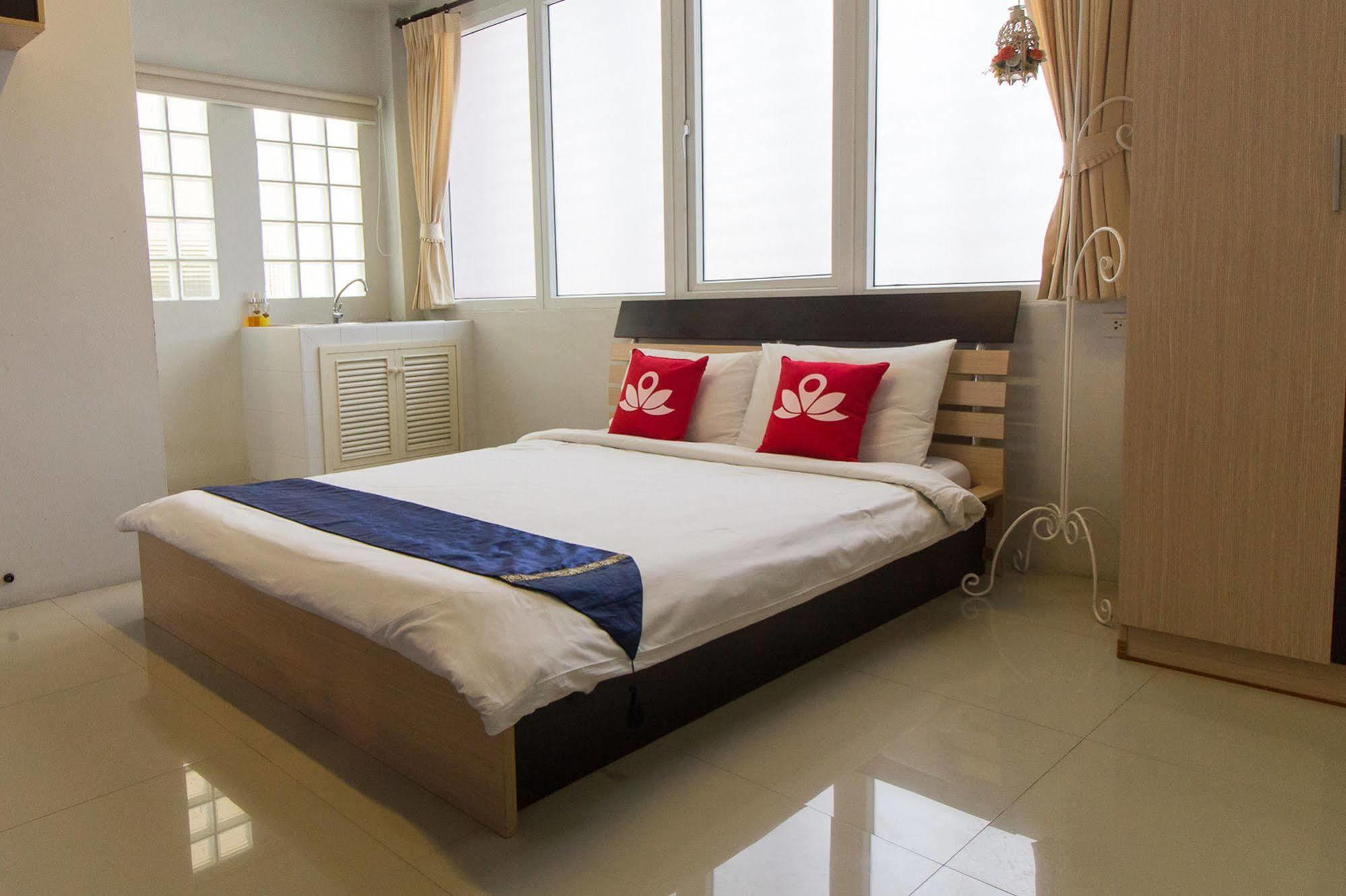 Zen Rooms Damrongrak Road Бангкок Экстерьер фото