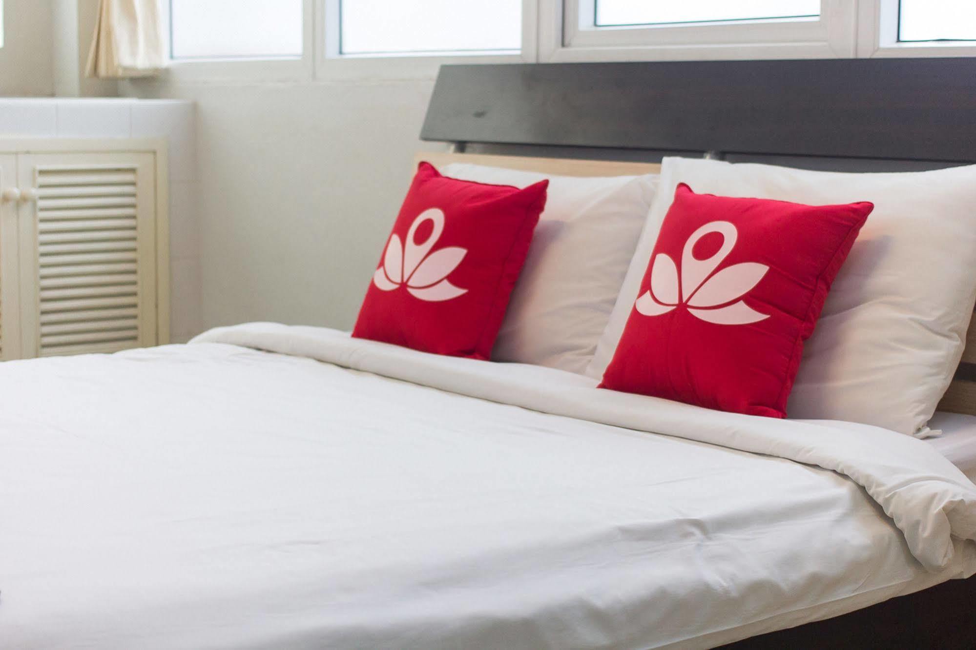 Zen Rooms Damrongrak Road Бангкок Экстерьер фото