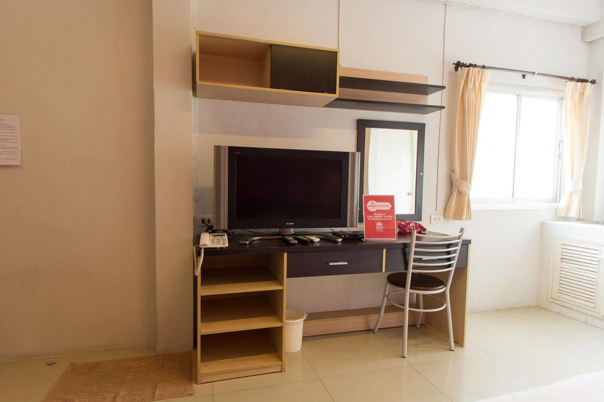 Zen Rooms Damrongrak Road Бангкок Экстерьер фото